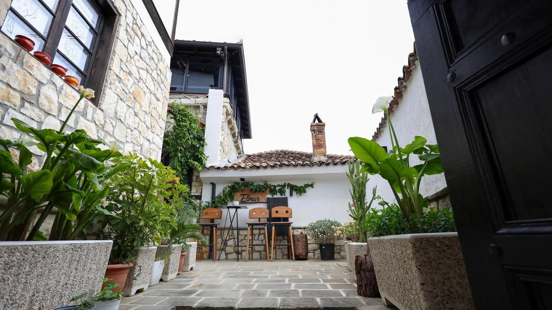 Villa Elmar Berat Szálloda
