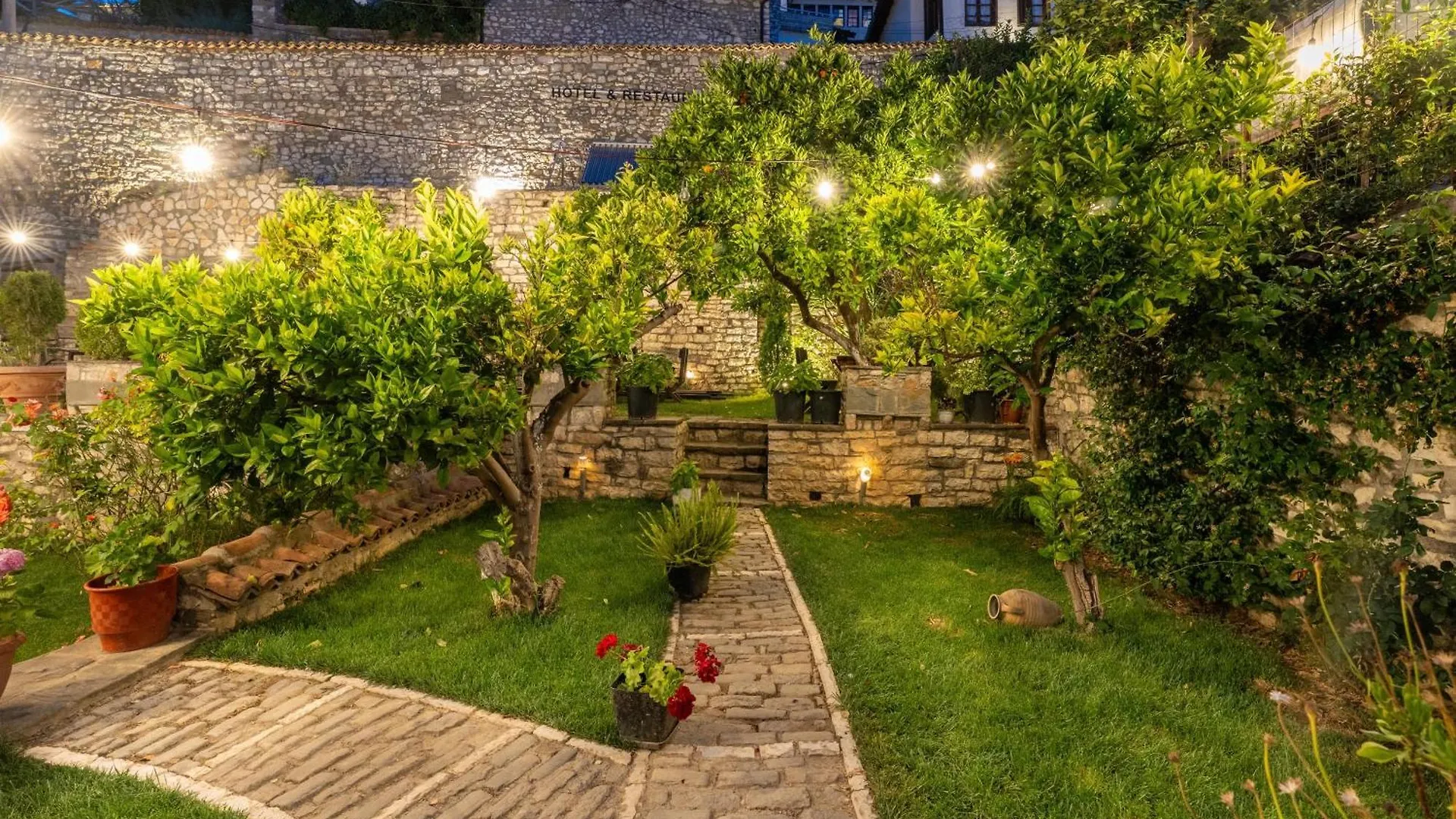 Villa Elmar Berat 4*,