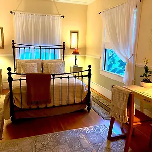  Frühstückspension Guest Suites At Aloha Boutique Vegan - Alcohol-free & Smoke-free USA