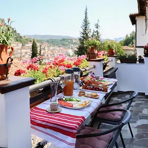 E Skulptorit-unesco Quarter Guest house