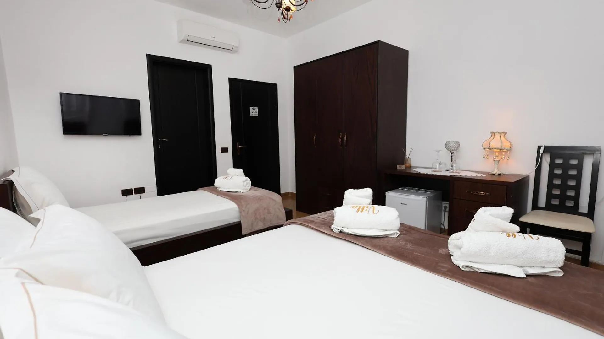 Villa Elmar Berat 4*,