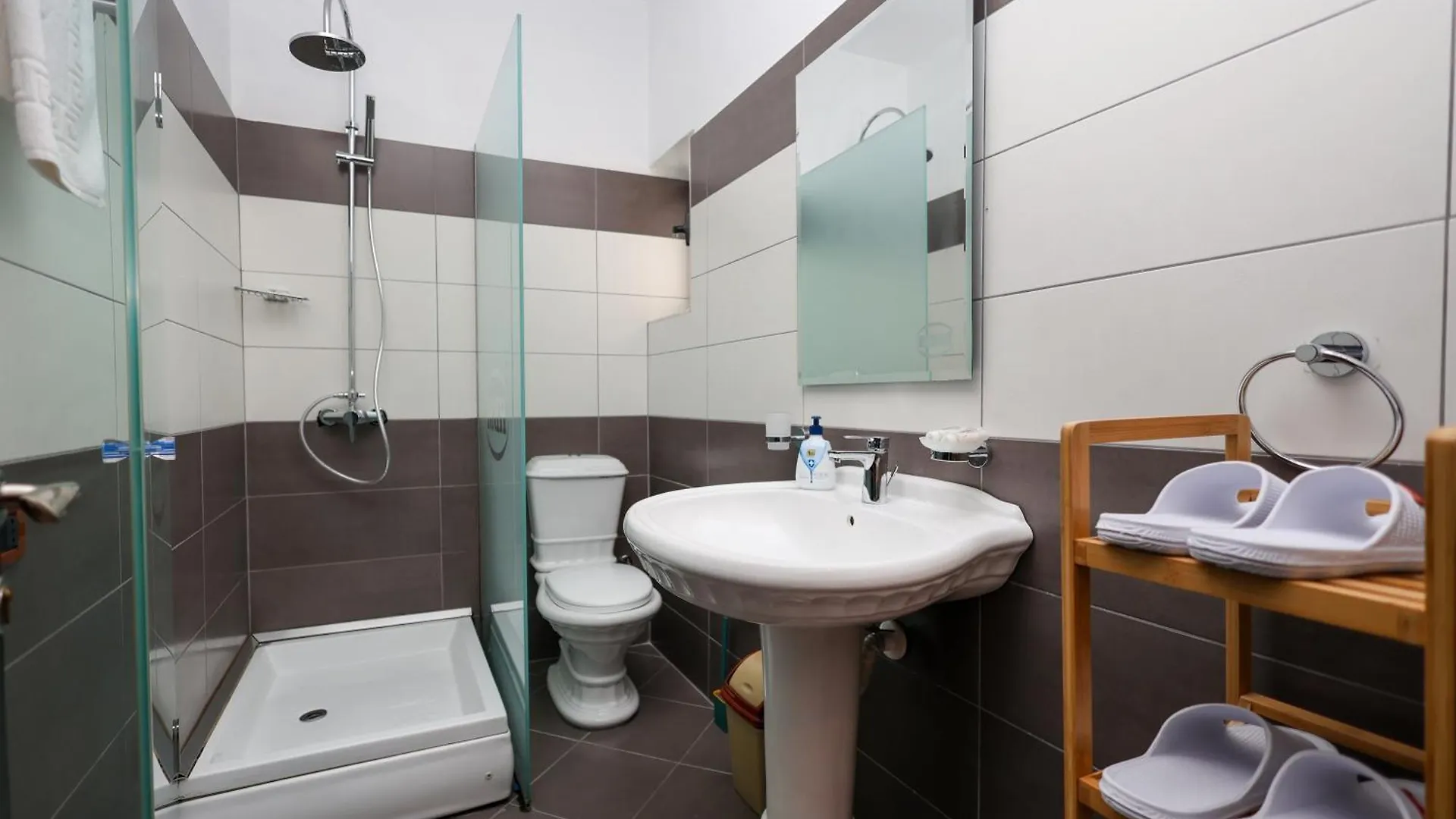 Villa Elmar Berat 4*,  Albanien