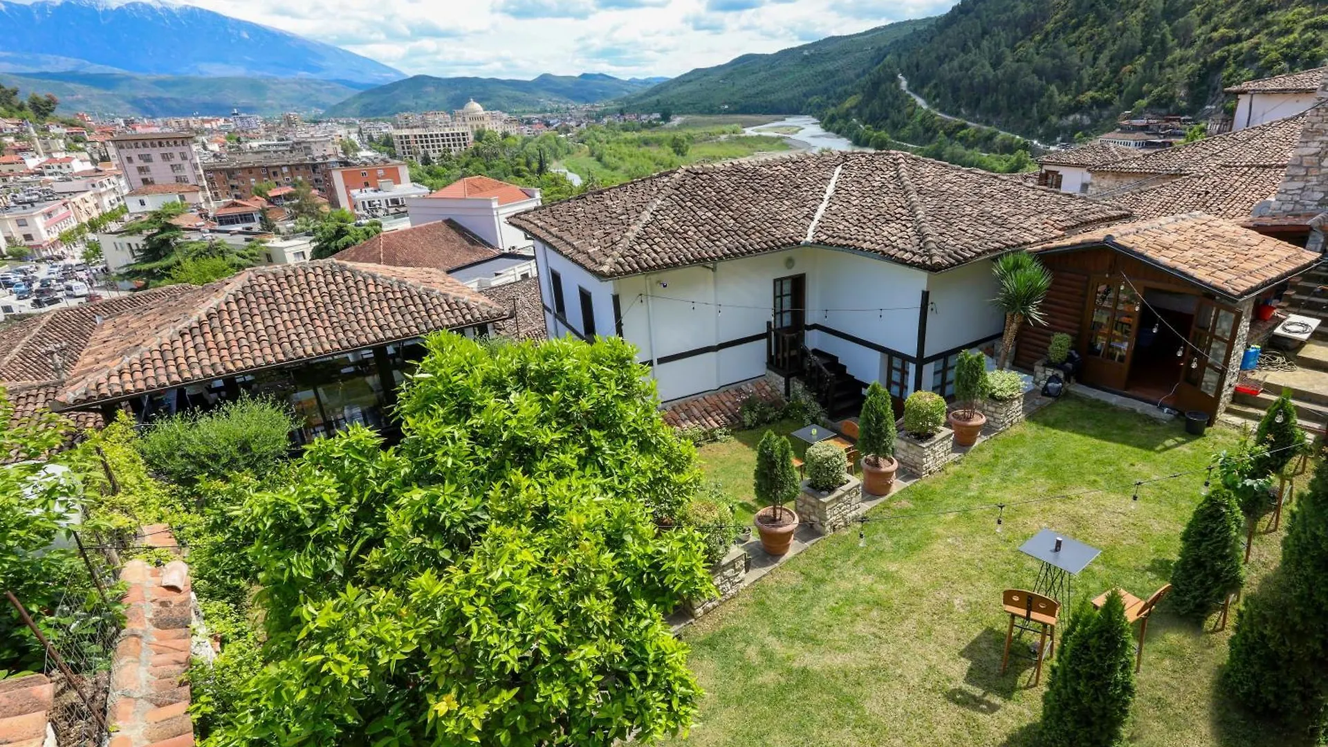 Villa Elmar Berat 4*,
