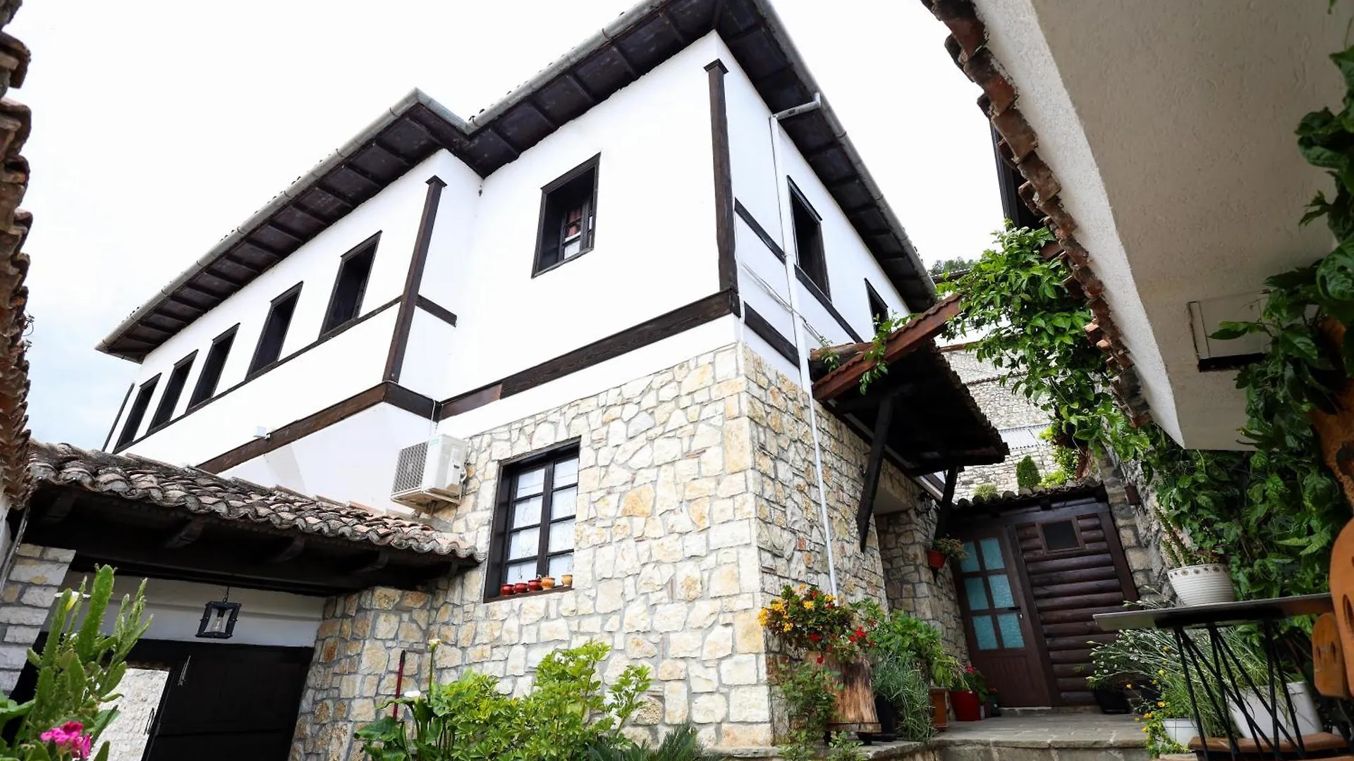 Villa Elmar Berat